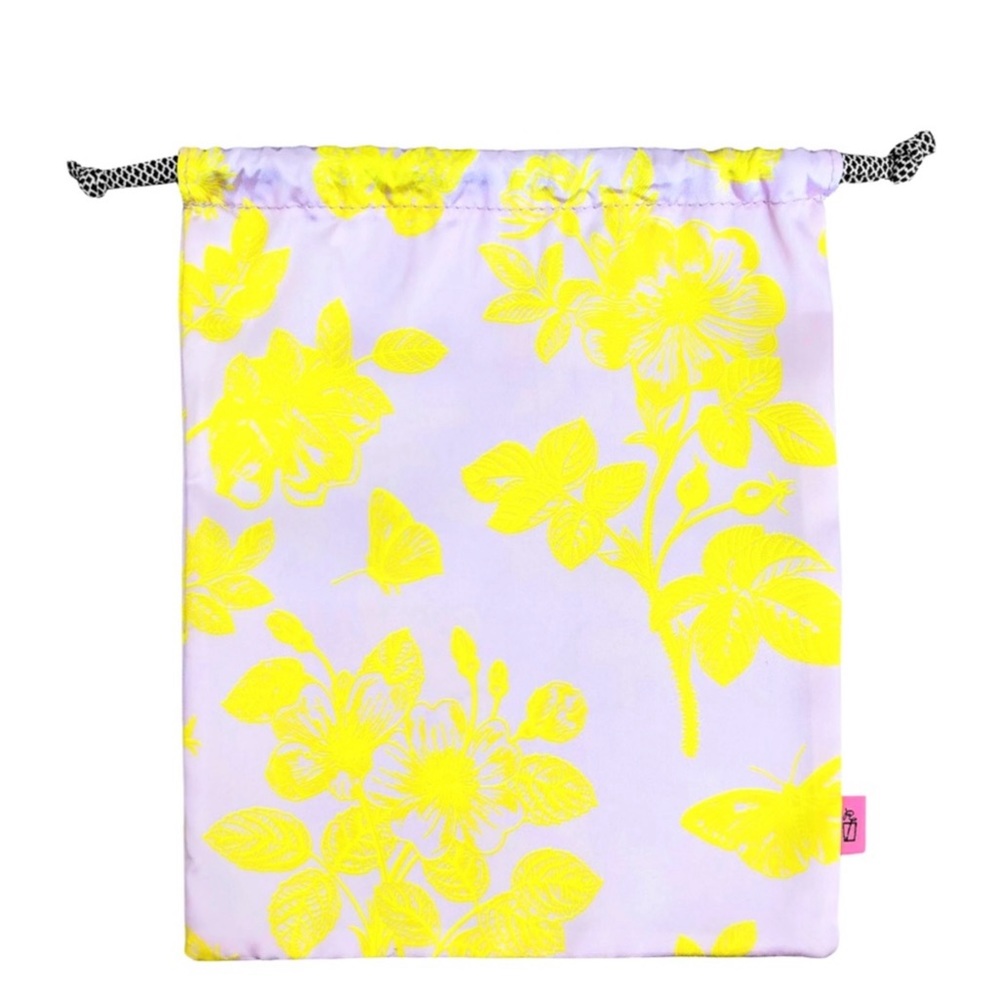 Pink satin drawstring pouch 🔻 - Picture 2 of 7